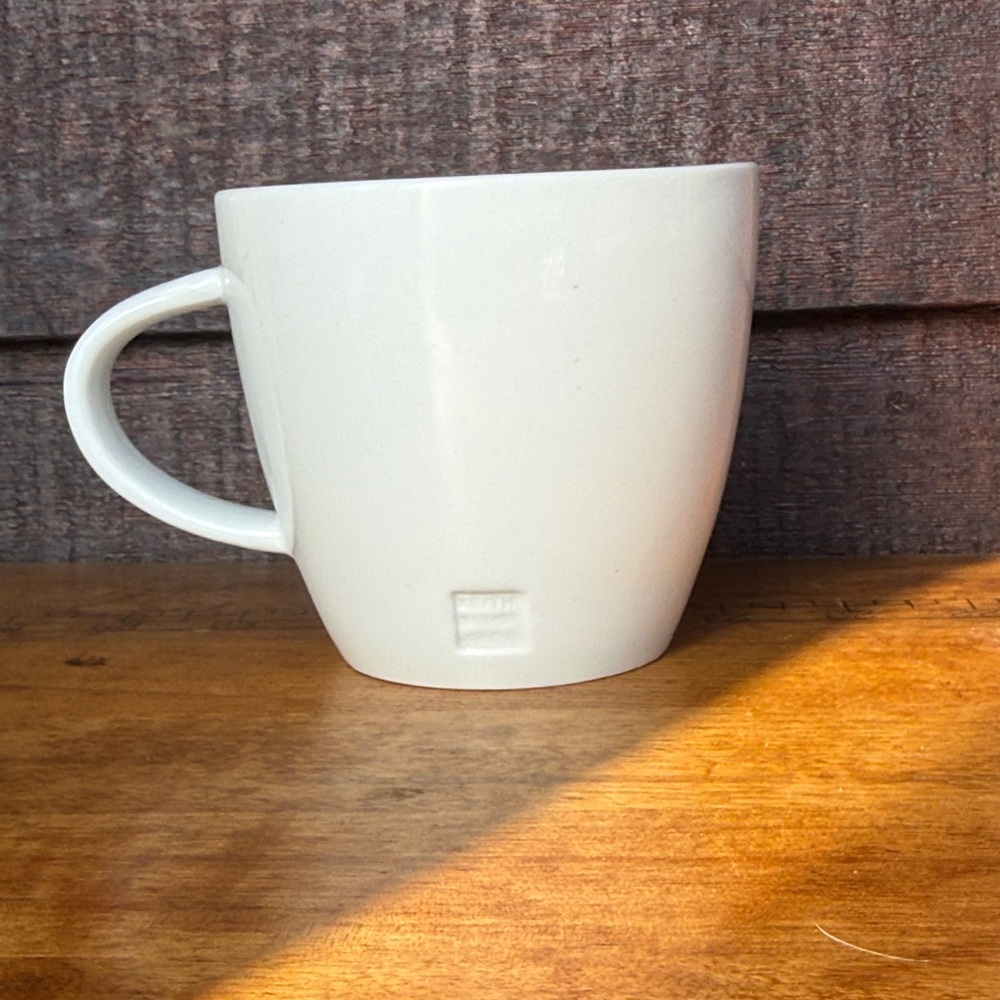 ❣️ Keith Brymer Jones White Ceramic Alphabet Mug with Embossed Letter J - Picture 2 of 6